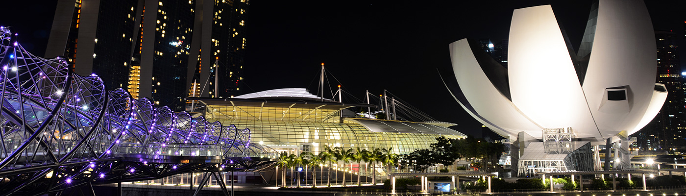 “Distance doesn't ruin a relationship.. Doubts do”